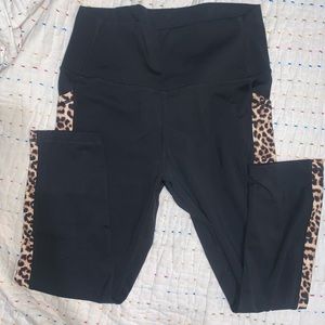 Size 8-10 Black Leopard Stripe High Rise Brilliant Leggings